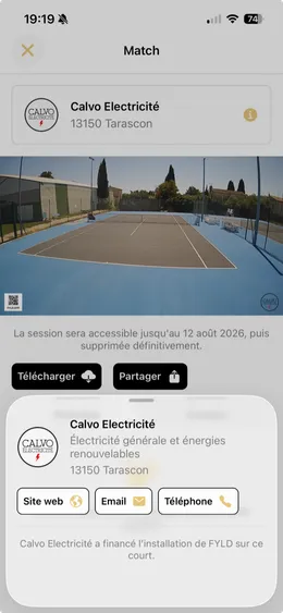Session dans l'app FYLD : fiche du sponsor Calvo Electricité avec ses boutons site web, email et téléphone, et son logo incrusté sur la vidéo.